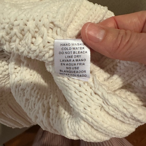 Entro Cream Cable Knit Sweater with Pink Bows - Picture 5 of 6